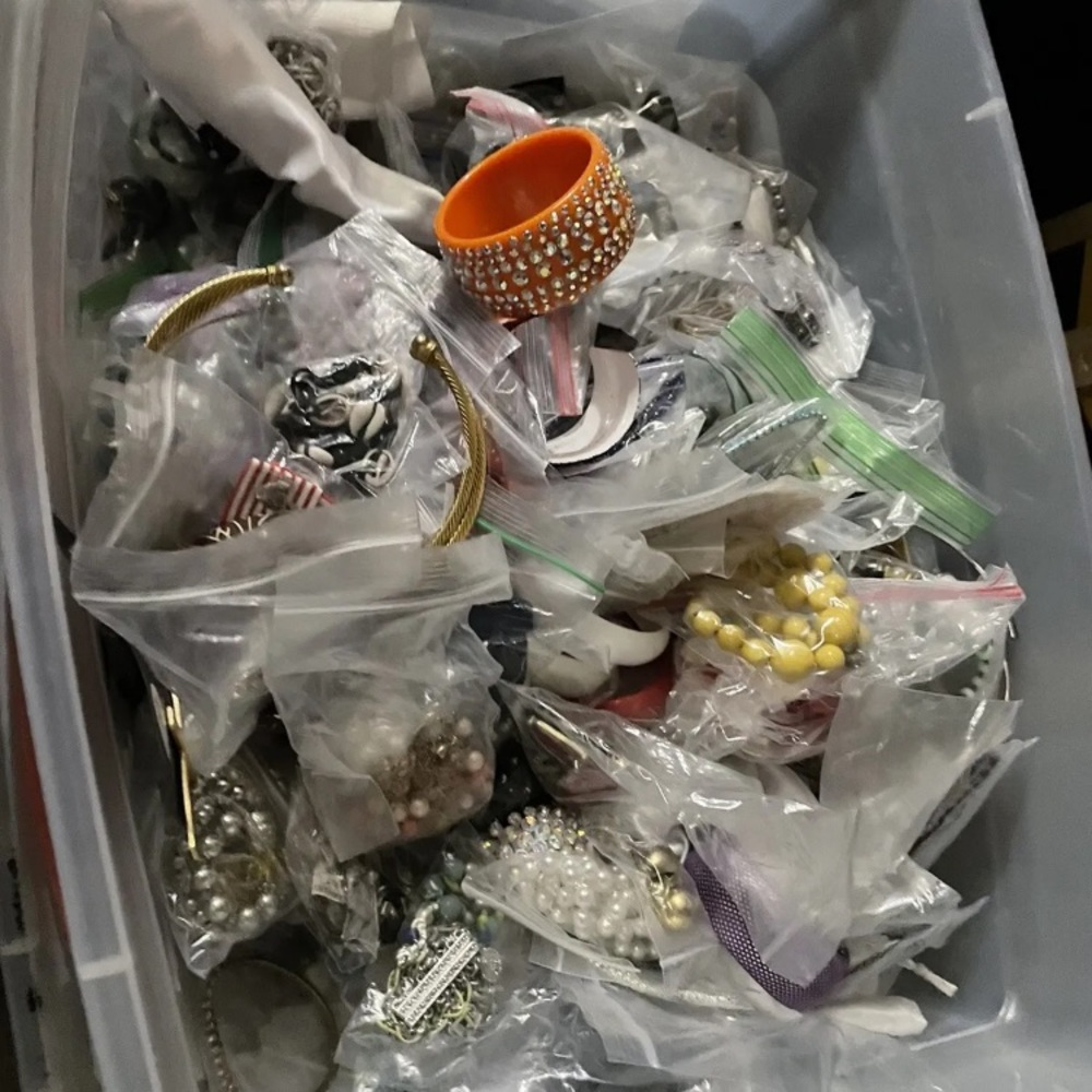 1 lb Unsorted Jewelry Lot